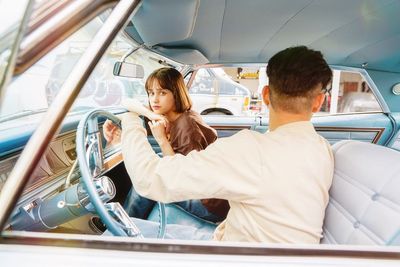 オプションにてアメ車のレンタルも可能です。 - JOHNNY'S AUTO SERVICEの室内の写真