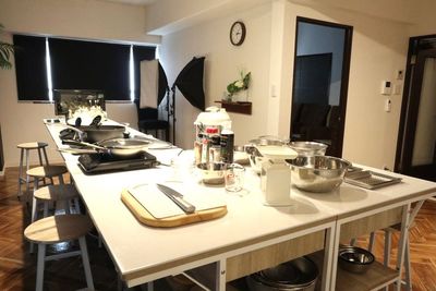 ＜利用例＞料理教室【貸出無料！】豊富な調理器具 - Cook & Parties 四日市 ＼🍸パーティROOM🎁／キッチンスタジオ・会議室付き！の室内の写真