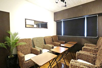 会議室仕様 - Cook & Parties 四日市 ＼🍸パーティROOM🎁／キッチンスタジオ・会議室付き！の室内の写真
