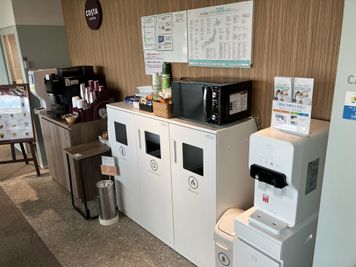 豊富なバラエティーのお菓子・各種スープ・コーヒーが無料でお楽しみいただけます。 - SoloTime 流山おおたかの森 ROOM NK12（1名用完全個室）の室内の写真