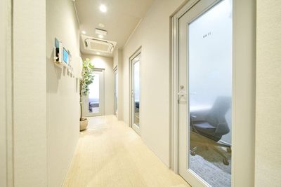 SoloTime 武蔵小杉東急南口 6階 SOFA SEAT KK08（完全個室）の室内の写真