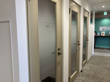 SoloTime 藤沢 ROOM FK13（1名用完全個室）の室内の写真