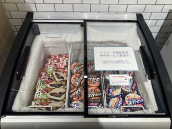 アイスクリームも無料です。ハーゲンダッツが入っていることもあります！ - SoloTime 鶴見 ROOM TK15（1名用完全個室）の室内の写真