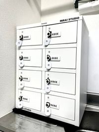 貴重品ロッカー完備でレッスンにも集中！ - ミライスタジオ神田秋葉原 ミライスタジオ＜神田秋葉原Aスタジオ＞_なりたい自分になる。の設備の写真