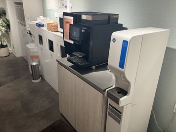 コーヒー・カフェラテ・カプチーノ！お店レベルの味を無料でご提供 ♪♪ - SoloTime 池袋 ROOM IK06（1名用完全個室）の室内の写真