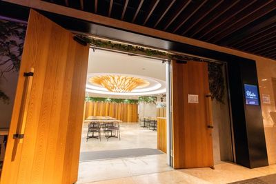 入り口も開放的な両開き扉なのでスムーズに受付可能です - グレイドパーク新宿西口（旧：グレイドパーク新宿） パーティー・イベント・撮影用途の入口の写真