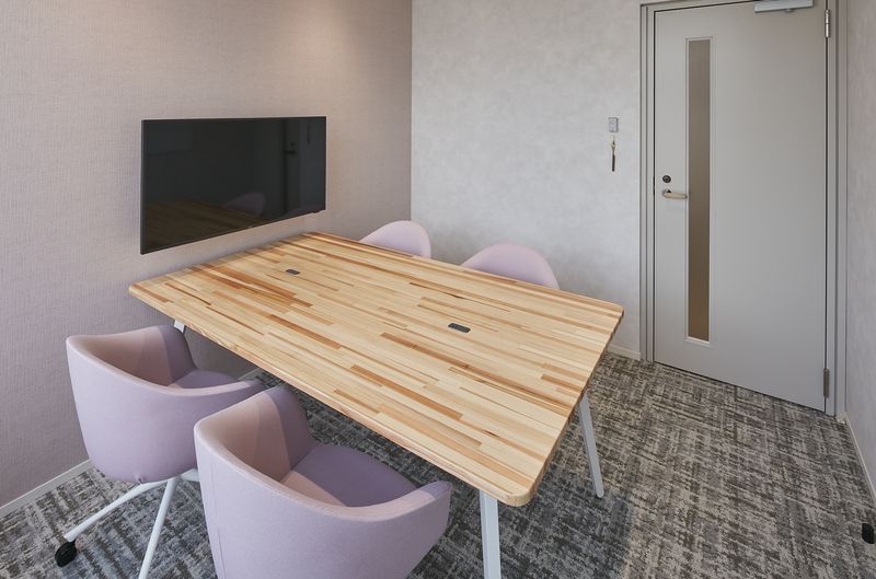 MEETING ROOM 01（4名用完全個室） - SoloTime 渋谷