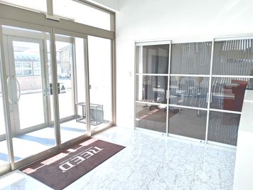 KANAERU塾 カナエル塾　貸し会議室の入口の写真