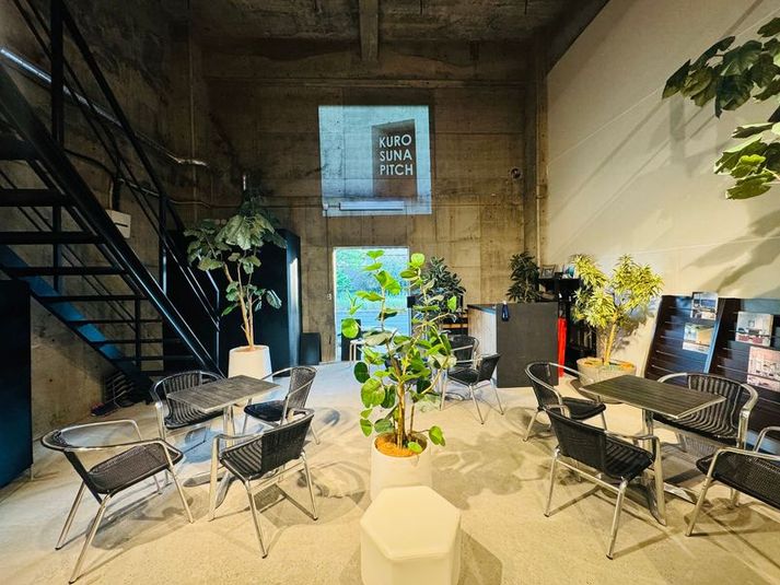 鉄とコンクリートの撮影スタジオ：KUROSUNA PITCH - KUROSUNA PITCH