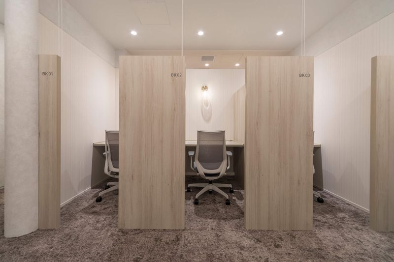 BOOTH BK03（1名用オープン席） - SoloTime 自由が丘