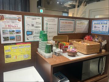 バラエティーに富んだお菓子・各種スープが無料でお召し上がりいただけます。 - SoloTime 溝の口 ROOM MK01（1名用完全個室）の室内の写真