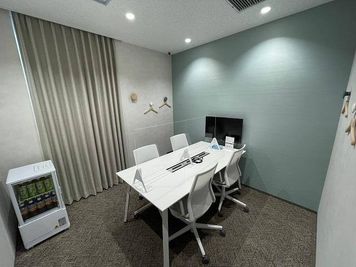 【蒲田駅徒歩1分】SoloTime蒲田 MEETING ROOM/4名収容/ Wi-Fi・電源完備/お菓子・コーヒー・アイス無料 - SoloTime 蒲田