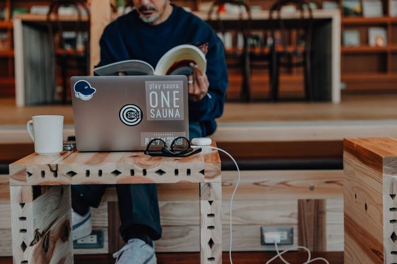 コワーキング利用可能なコミュニティラウンジ - AOSHIMA PICNIC CLUB