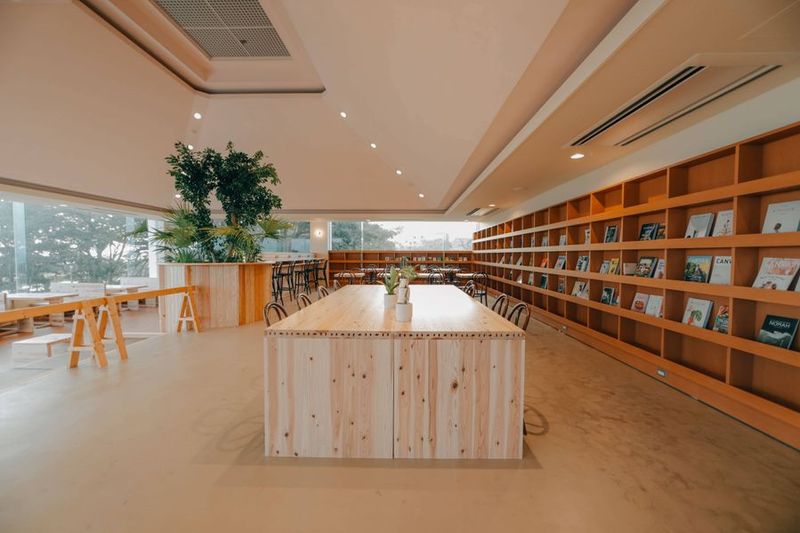 コワーキング利用可能なコミュニティラウンジ - AOSHIMA PICNIC CLUB