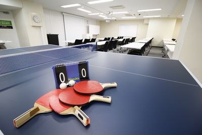 【東銀座駅 徒歩1分！銀座駅 徒歩5分！】60人規模の大会議室✨プロジェクター類常設で充実した設備が魅力的👍✨卓球台も⁉🏓 - 銀座ユニーク貸会議室5丁目店