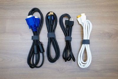プロジェクター接続用HDMIケーブル3種、VGAケーブル - アーバンスペース大手町 ✨【 貸し会議室】アーバンスペース神田大手町✨の設備の写真