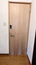 玄関からホールに入り突き当りの白木の扉です。 - Studio Rubato  Rubato / Café 【ルバート カフェ】の入口の写真