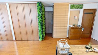 中央奥のドアから退室できます。オートロックなので要注意。 - Studio Rubato  Rubato / Café 【ルバート カフェ】の入口の写真