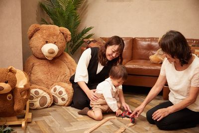 親子3世代での集まりにも◎ - Moff room🧸《下北沢店》 🧸Moff room🧸1〜15名様ママ会向けスペースの室内の写真