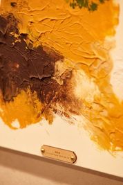 こどもたちのアート作品も展示♪ - Moff room🧸《下北沢店》 🧸Moff room🧸1〜15名様ママ会向けスペースの室内の写真