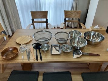 調理器具　ボール、ざる、フライ返し、お玉、など - レンタルスペース　『時の間』 駅徒歩2分！屋内スペースと屋外スペースのあるレンタルスペースの設備の写真
