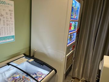 フリーベンドの自動販売機。全ての飲料が無料！ - SoloTime センター北 OPEN SPACE 03（フリーアドレス席）の室内の写真