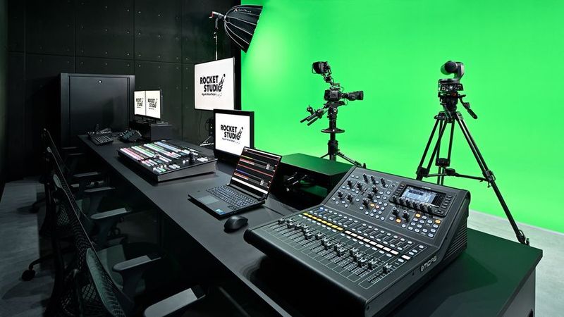 最新の映像機器を完備したクロマキースタジオ - ロケットスタジオ