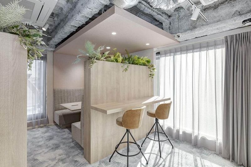 SOFA SEAT(4名用オープン席) - SoloTime 錦糸町