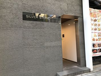 SoloTime 錦糸町 SOFA SEAT（4名用オープン席）の室内の写真