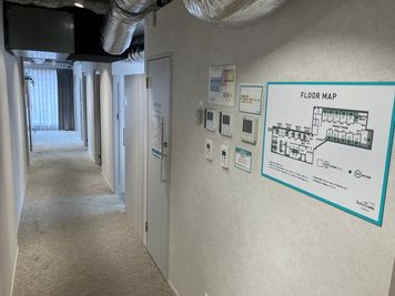 SoloTime 錦糸町 SOFA SEAT（4名用オープン席）の室内の写真