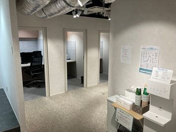 SoloTime 錦糸町 SOFA SEAT（4名用オープン席）の室内の写真