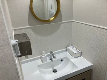 SoloTime 錦糸町 SOFA SEAT（4名用オープン席）の室内の写真