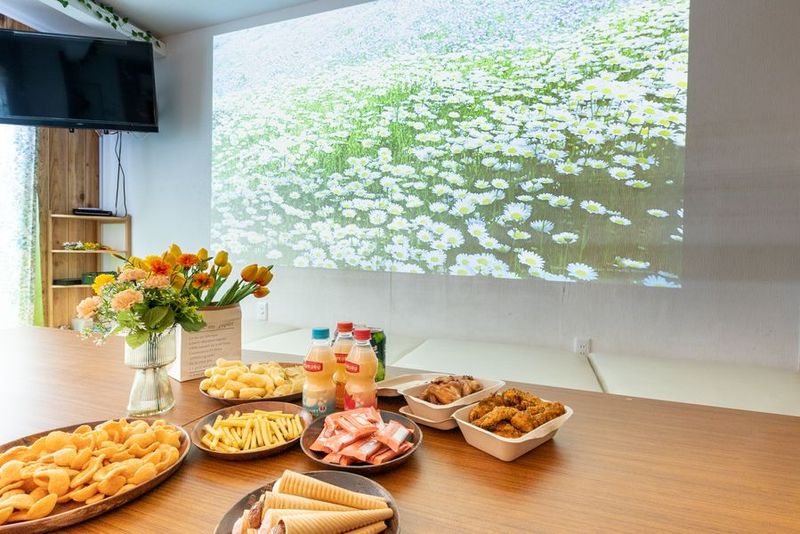 Space Side (602) - Tree Side 新大久保 602