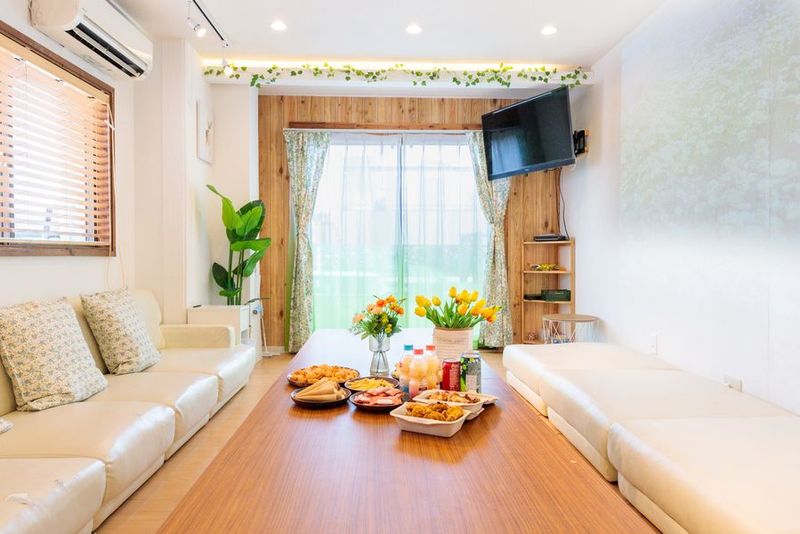 Space Side (602) - Tree Side 新大久保 602