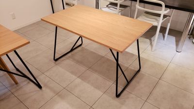 折りたたみ可能なテーブル - フェニックスラウンジ 多目的スペースの設備の写真