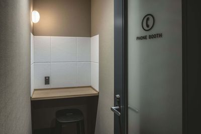 SoloTime 新宿南口 SOFA SEAT 03（4名用オープン席）の室内の写真