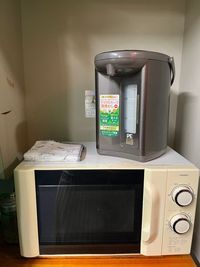 【設備】電子ポット、電子レンジ
※電子ポットはお湯を捨てて帰ってください - シェーン(旧マイサワーン) 快眠ヘッドスパスクールの設備の写真