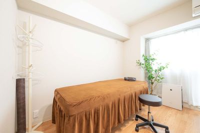 ハンガーラック完備 - レンタルサロンピエリス馬喰町の室内の写真