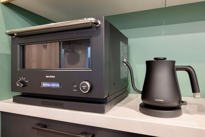 大人気！バルミューダのオーブンレンジ、ケトルです。
オーブンをご利用の方は有料オプション(キッチン利用)をご選択ください。 - 〈SMILE工房☆ヴェルデ錦糸町〉 Verde錦糸町の設備の写真