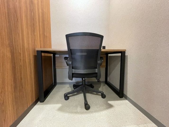 【MEGAドン・キホーテ豊見城６F】1名コワーキングスペース利用 - いいオフィス豊見城