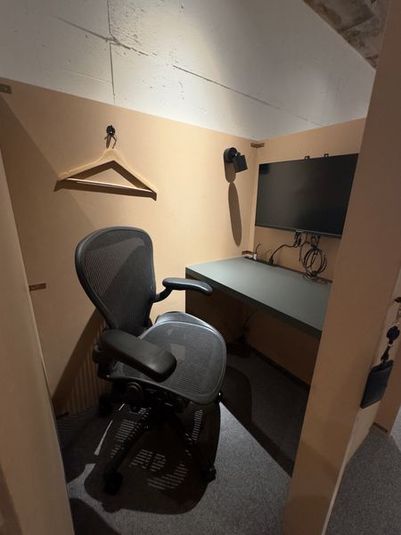 アーロンチェアブース1番 カフェ＆ワーキングスペース　    - Wワークスペース　大塚