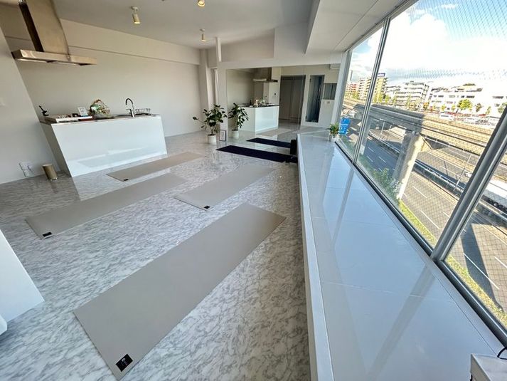 鏡付きスタジオ - Side yoga