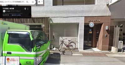 扉からビルに入り、階段で2階まで登ってください - 秋葉原エンタメ総合スタジオ【レコーディング/ダンス/写真撮影】 studio flourishレンタルスタジオの入口の写真