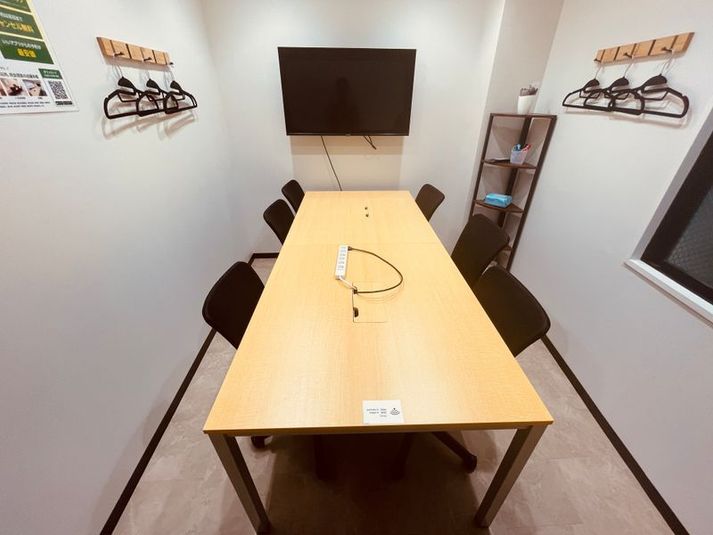 【小岩駅から1分】モニター・フリードリンク付き6名会議室 - いいオフィス小岩