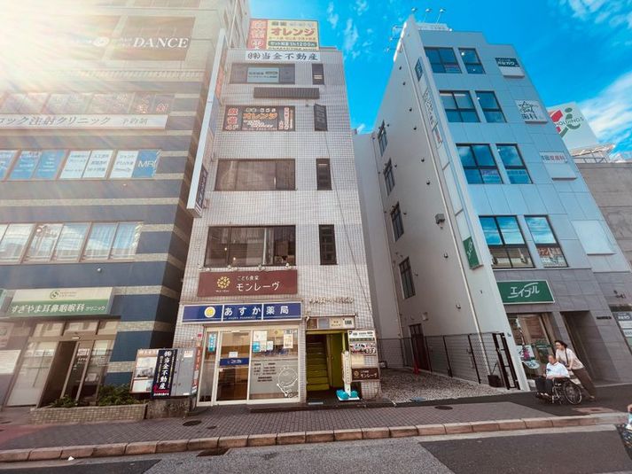 【小岩駅から1分】モニター・フリードリンク付き6名会議室 - いいオフィス小岩