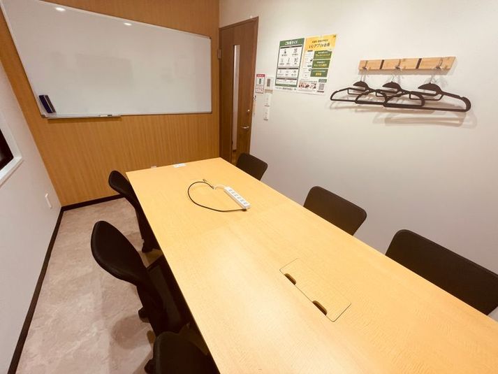 【小岩駅から1分】モニター・フリードリンク付き6名会議室 - いいオフィス小岩