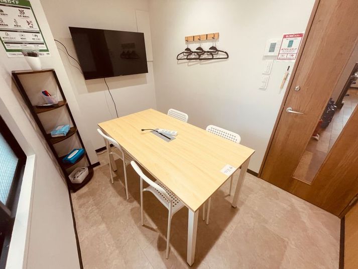 【小岩駅から1分】モニター・フリードリンク付き4名会議室  - いいオフィス小岩