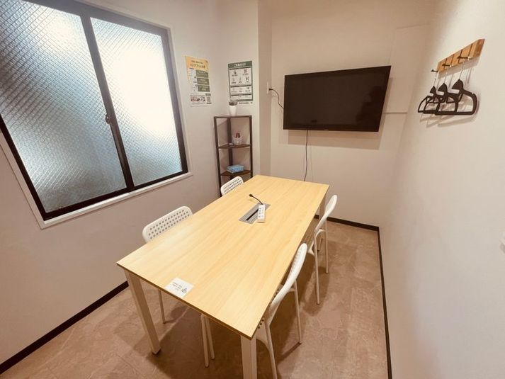 【小岩駅から1分】モニター・フリードリンク付き4名会議室  - いいオフィス小岩