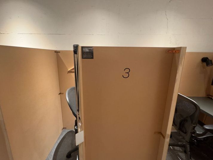 アーロンチェアブース3番　カフェ＆ワーキングスペース    - Wワークスペース　大塚