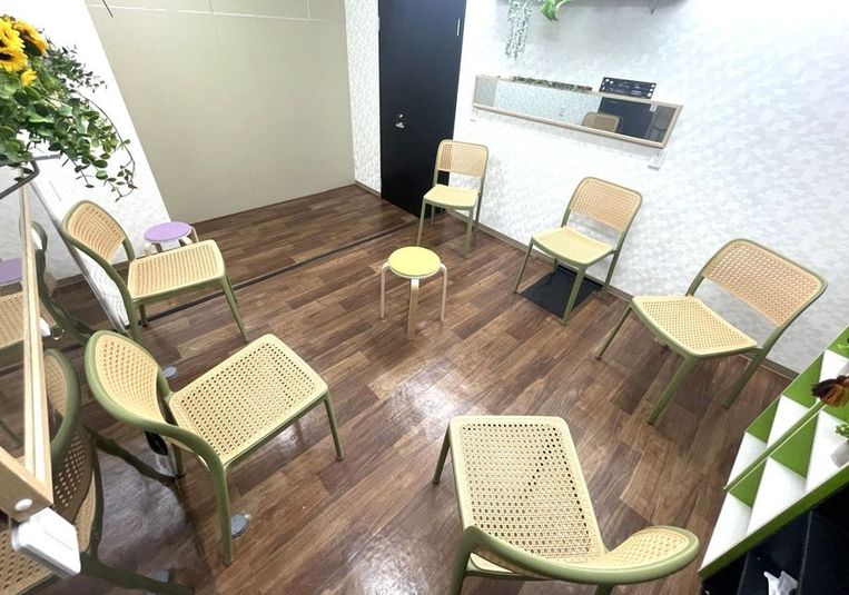 小会議室(6畳 7人着席） - レンタルスペース リズムねこ (Rhythm Neko)